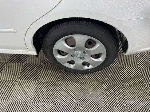 Used 2009 Kia Spectra EX image 19