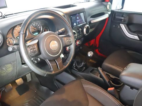 Used 2016 Jeep Wrangler Unlimited Sahara w/ Connectivity Group AWD/4WD image 26