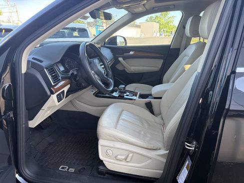 Used 2023 Audi Q5 2.0T Premium w/ Convenience Package AWD/4WD image 5