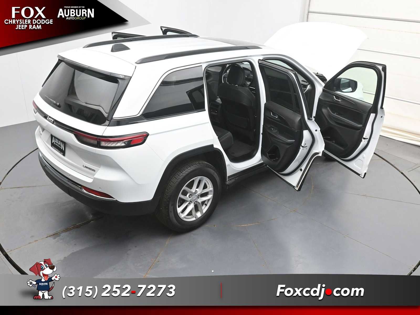 Used 2025 Jeep Grand Cherokee Laredo X w/ Luxury Tech Group I AWD/4WD image 42