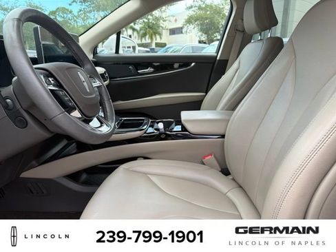 Used 2022 Lincoln Nautilus FWD w/ Premium Package image 12