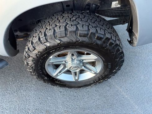 Used 2014 Toyota Tacoma Base V6 w/ SR5 Package image 19