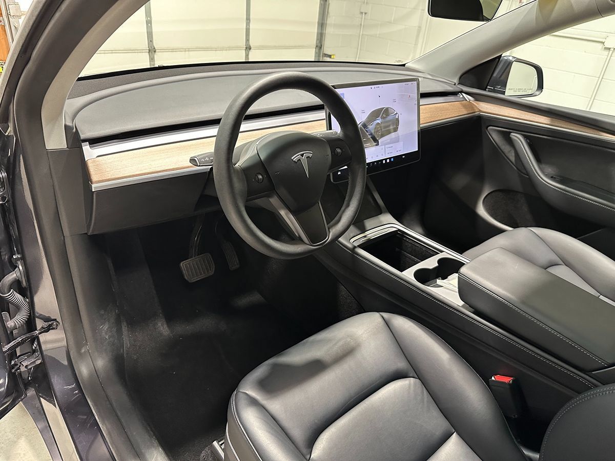 Used 2024 Tesla Model Y Long Range AWD/4WD image 26