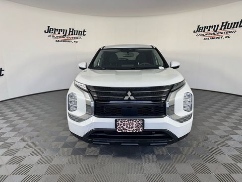 Used 2022 Mitsubishi Outlander ES image 4