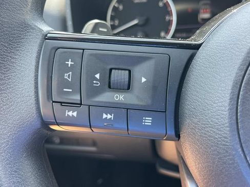 Used 2023 Nissan Rogue SV AWD/4WD image 30