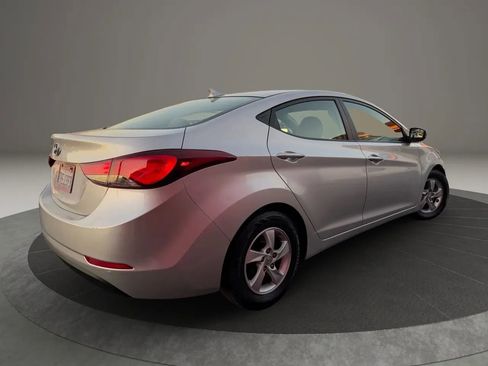 Used 2015 Hyundai Elantra SE image 4
