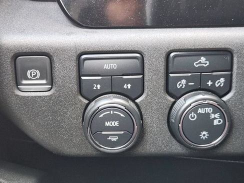 Used 2023 Chevrolet Silverado 1500 LT AWD/4WD image 20