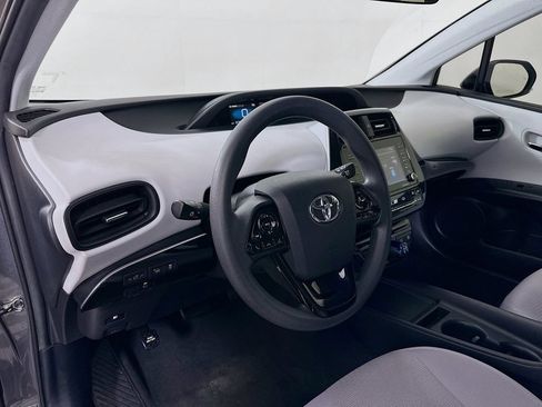 Used 2022 Toyota Prius LE FWD image 9