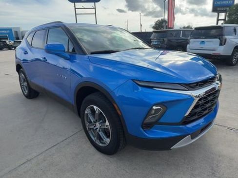 Used 2024 Chevrolet Blazer LT w/ Convenience Package FWD image 2