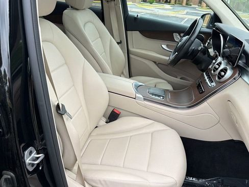 Used 2022 Mercedes-Benz GLC 300 4MATIC w/ Multimedia Package Lite image 13