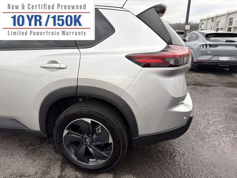 Used 2024 Nissan Rogue SV image 9