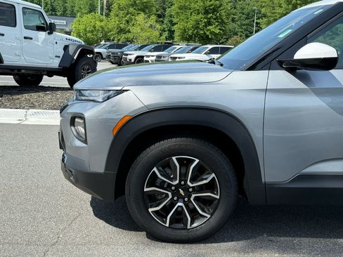 Used 2023 Chevrolet TrailBlazer ACTIV w/ Sun and Liftgate Package AWD/4WD image 11