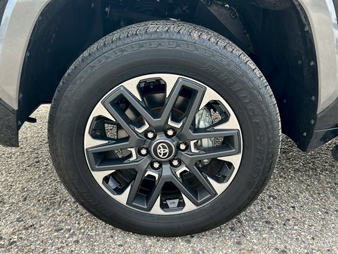 Used 2025 Toyota Tundra Limited AWD/4WD image 6