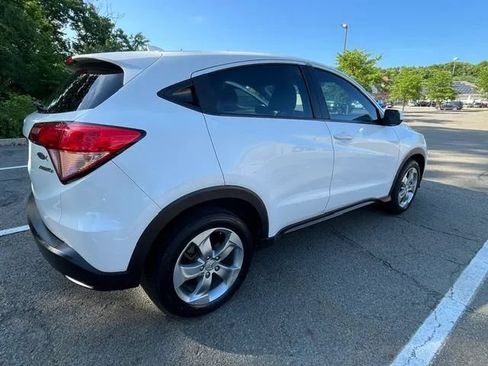 Used 2017 Honda HR-V LX image 7
