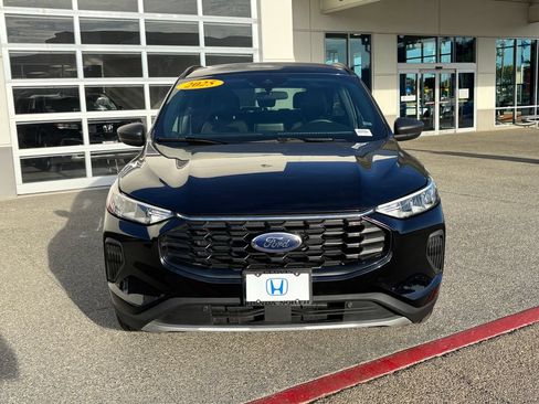 Used 2025 Ford Escape ST-Line FWD image 2