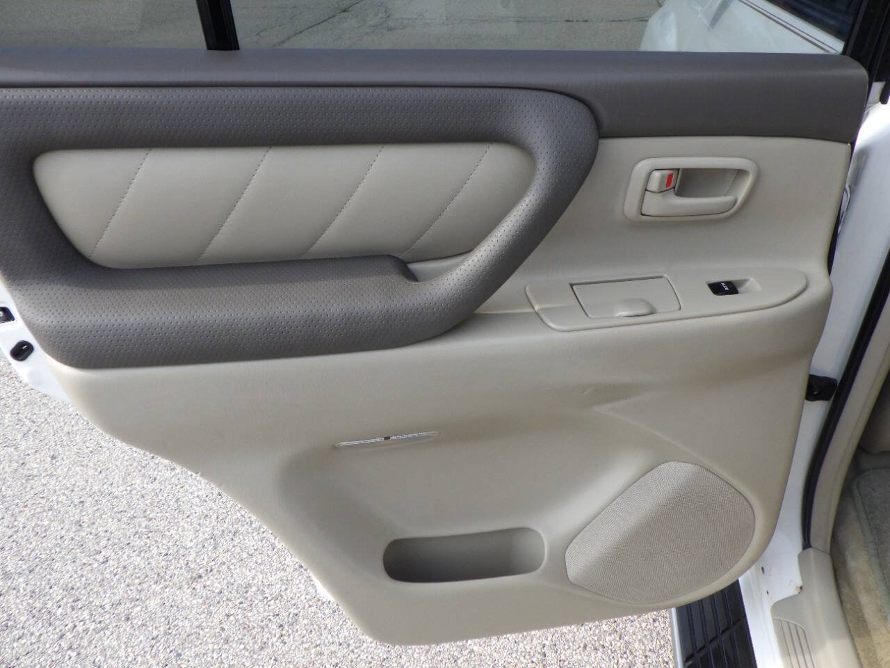 Used 2004 Toyota Land Cruiser AWD/4WD image 12