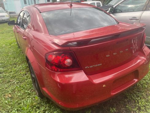 Used 2014 Dodge Avenger SE w/ Blacktop Package image 4