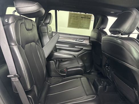 Used 2024 Jeep Grand Cherokee L Limited w/ Luxury Tech Group II AWD/4WD image 28