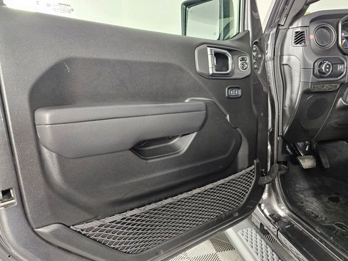 Used 2025 Jeep Gladiator Rubicon w/ Safety Group image 17