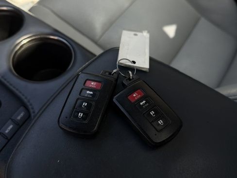 Used 2013 Toyota Avalon Limited FWD image 17