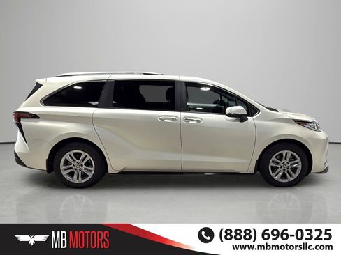 Used 2023 Toyota Sienna Limited AWD/4WD image 4