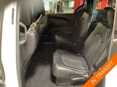 Certified 2026 Chrysler Pacifica Select FWD image 18