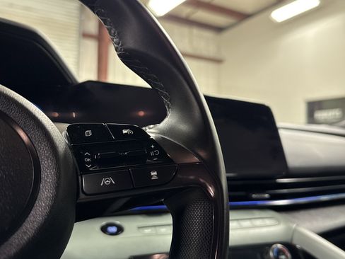 Used 2024 Hyundai Elantra Limited image 11