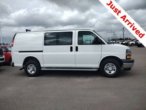 Used 2018 Chevrolet Express 2500 w/ Driver Convenience Package image 7