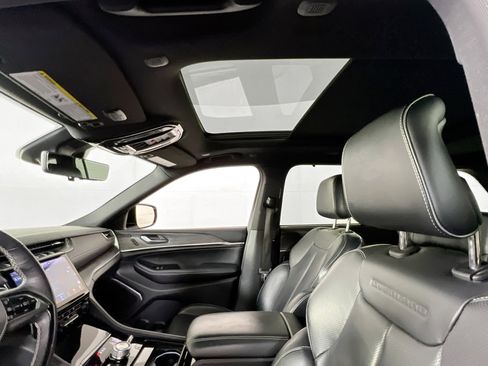 Used 2023 Jeep Grand Cherokee Overland w/ Adv Protech Group III image 23