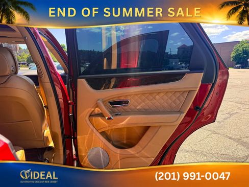 Used 2017 Bentley Bentayga AWD/4WD image 14