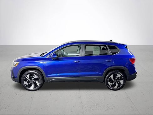 Certified 2024 Volkswagen Taos SE w/ Panoramic Sunroof Package image 9