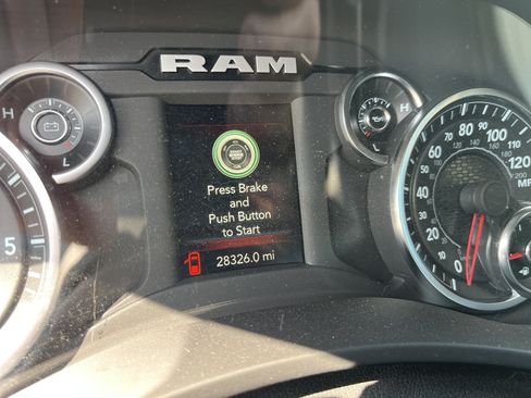 Used 2024 RAM 2500 Tradesman w/ Chrome Appearance Group AWD/4WD image 9