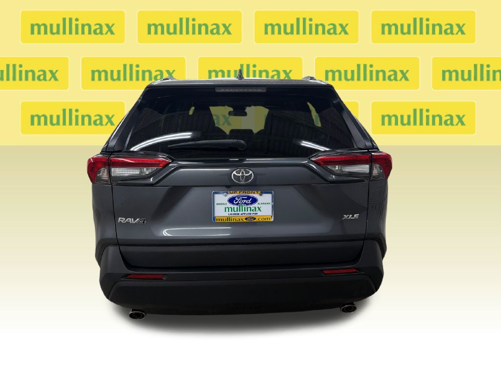 Used 2021 Toyota RAV4 XLE Premium FWD image 6