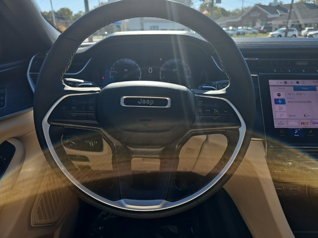 Certified 2025 Jeep Grand Cherokee Limited AWD/4WD image 20