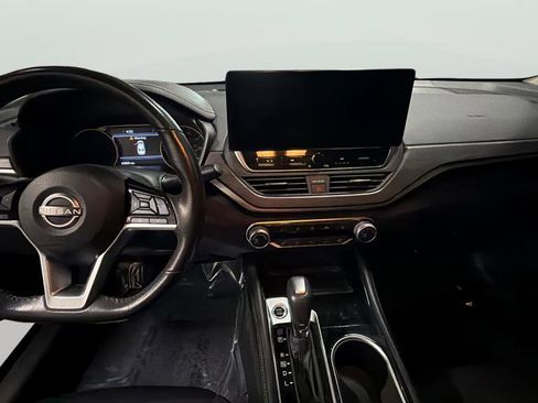 Used 2023 Nissan Altima 2.5 SV w/ SV Premium Package image 13