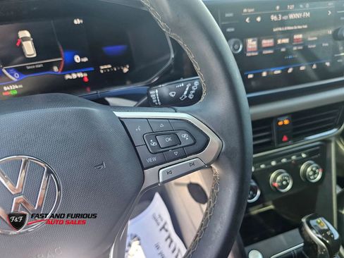 Used 2022 Volkswagen Taos SE FWD image 19