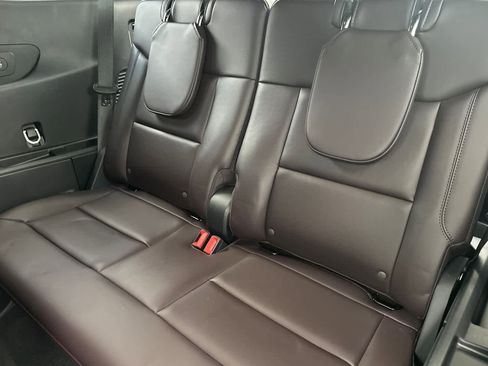 Certified 2025 Ford Explorer Platinum image 15