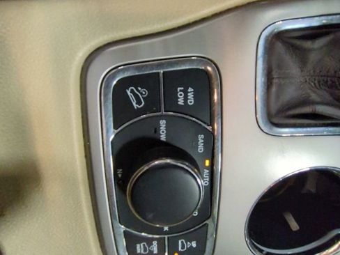 Used 2019 Jeep Grand Cherokee Overland image 18