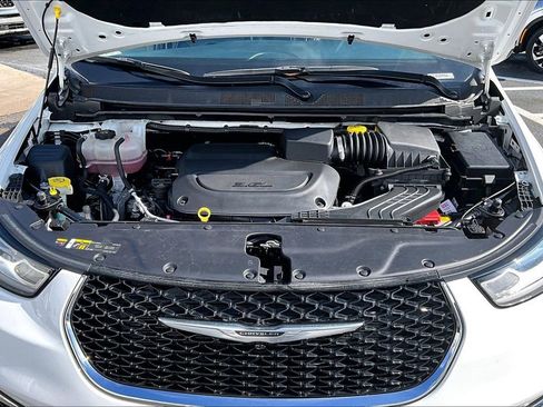Used 2023 Chrysler Pacifica Limited image 31