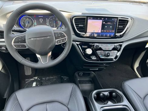 New 2027 Chrysler Pacifica Select w/ Family Tech Group AWD/4WD image 3
