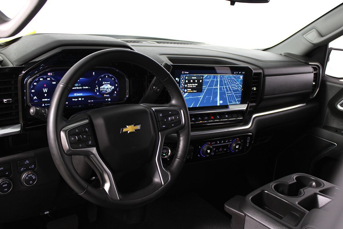 Used 2025 Chevrolet Silverado 1500 LT AWD/4WD image 5