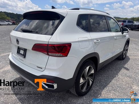 Used 2024 Volkswagen Taos SE w/ Panoramic Sunroof Package AWD/4WD image 5