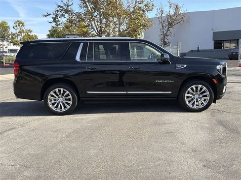 Used 2023 GMC Yukon XL Denali image 3