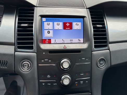 Used 2019 Ford Taurus SEL w/ Equipment Group 201A AWD/4WD image 22
