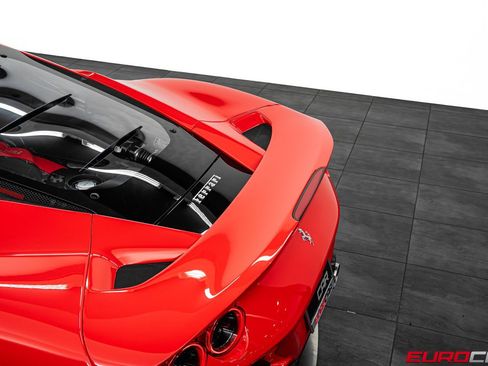 Used 2022 Ferrari F8 Tributo RWD image 19