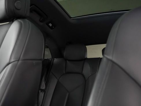 Certified 2025 Porsche Macan image 36