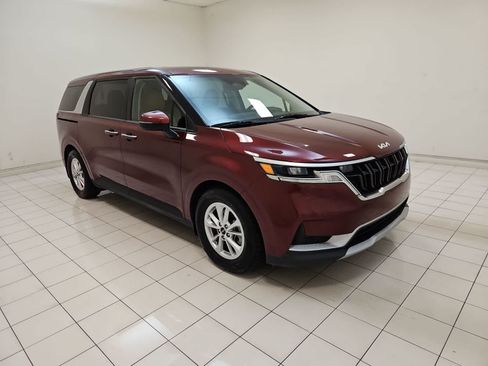 Used 2024 Kia Carnival LX FWD image 23