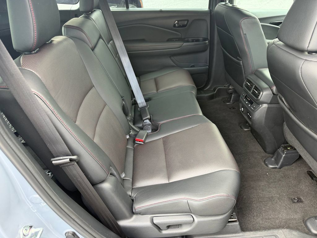 Used 2024 Honda Passport Black Edition image 18