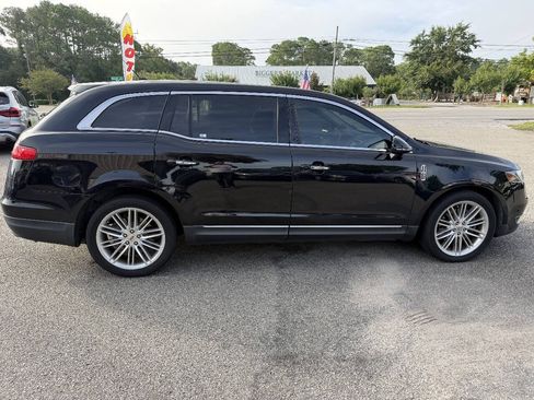 Used 2019 Lincoln MKT AWD image 7