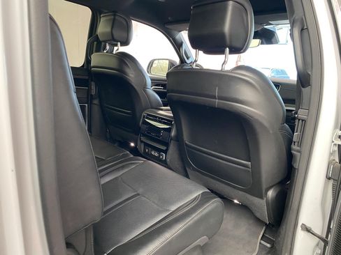 Used 2024 Jeep Wagoneer Series II w/ Flexible Seating Group RWD image 11